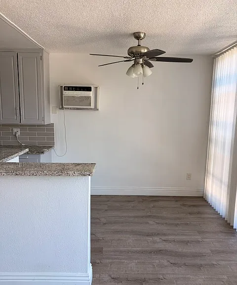 541 N Naomi St #E — Photo 10