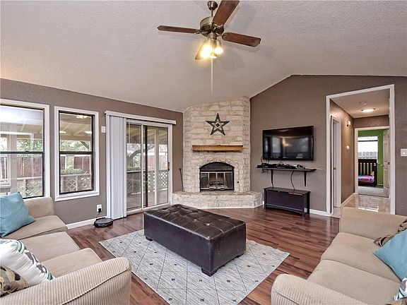 4th image of 517 Edwards Dr