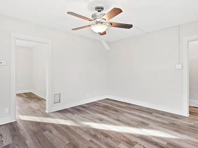 1627 Merchant St — Photo 9
