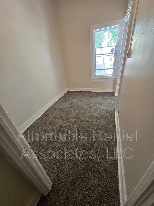 2 bed, 1.0 bath, $962 — Photo 1