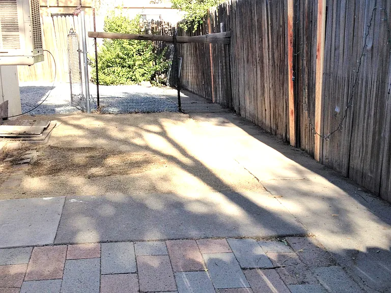 460 W 9th St — Photo 18