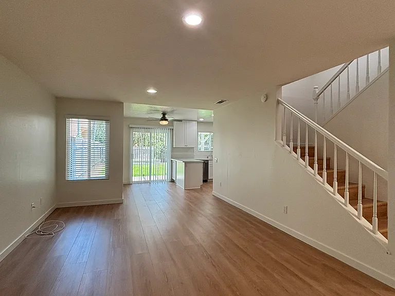 2607 Luciernaga St — Photo 7