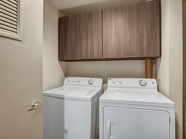 The Carillon Apartments — Photo 11