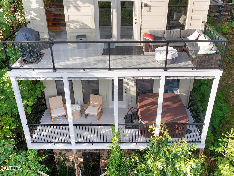 43rd image of 920 Falcon View Way