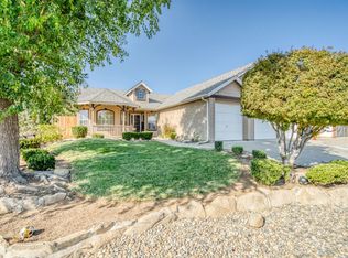 2305 Magill Ave, Clovis, CA 93611