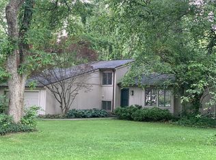 8650 Lawton Dr, Macedonia, OH 44056