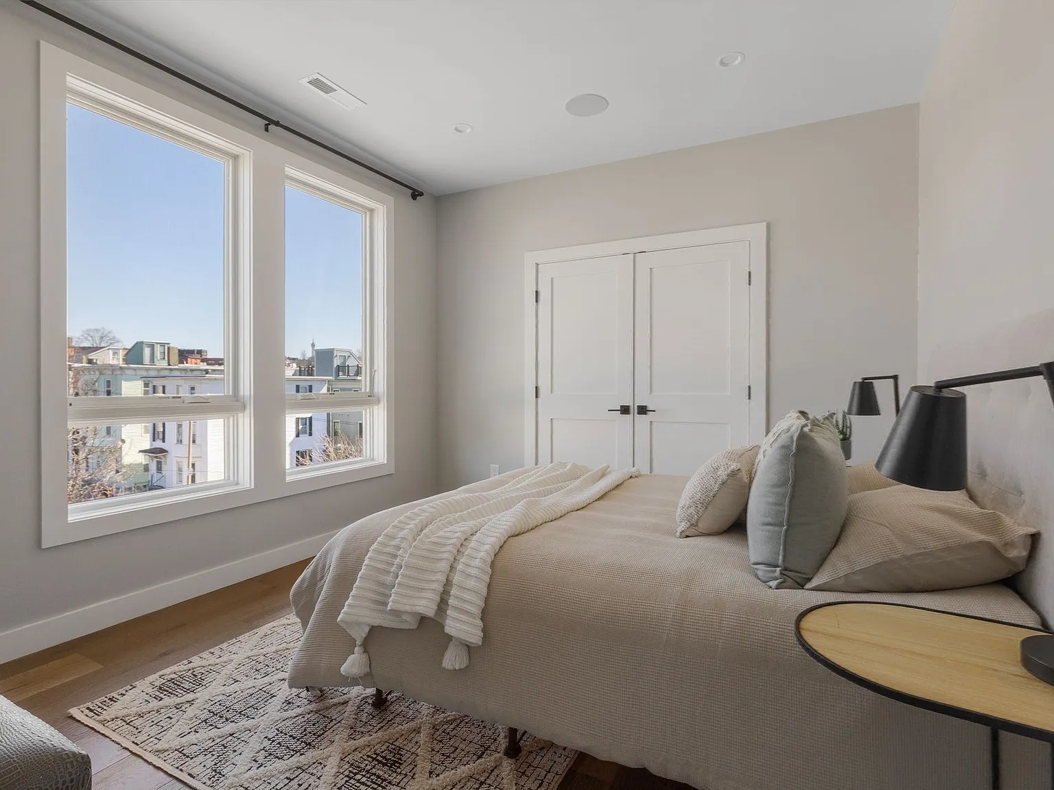 2 bed, 1250 sqft, $4,200 — Photo 3