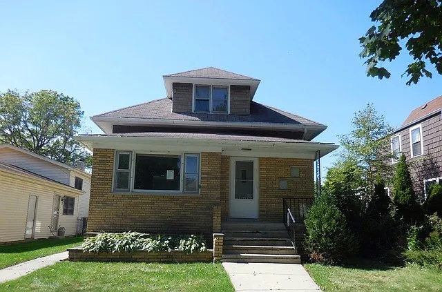 12210 Maple Ave photo 1