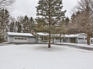 80 Crescent Hill Rd, Pittsford, NY 14534