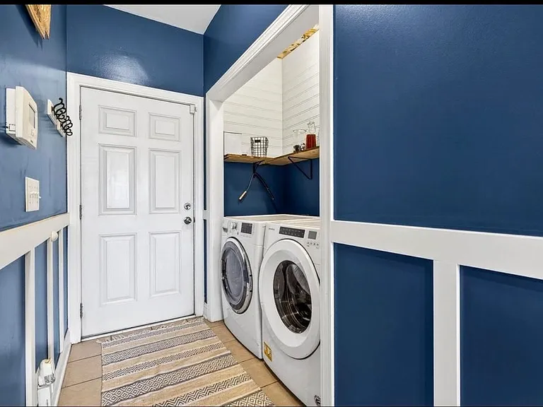 245 Colby Ct — Photo 12
