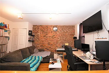 Rented by R New York