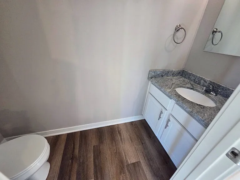 301 SE 11th St #706 — Photo 14