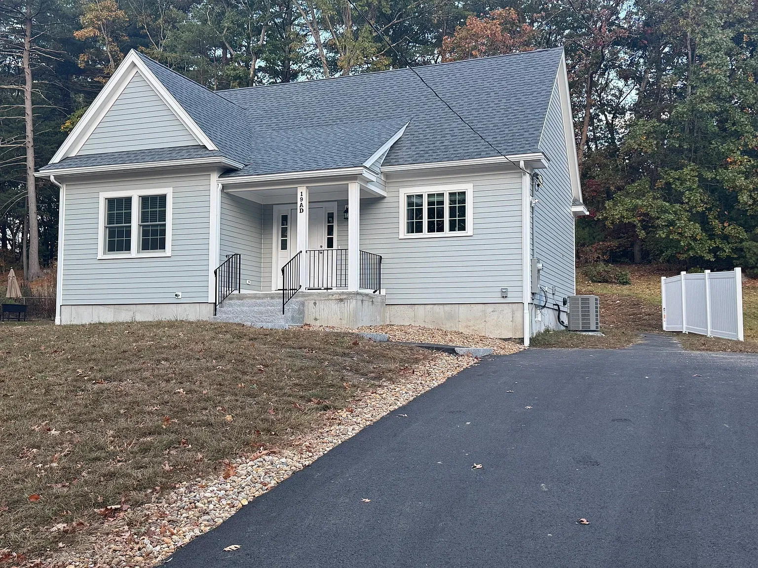 2 bed, 1.0 bath, 900 sqft, $3,000 — Photo 2