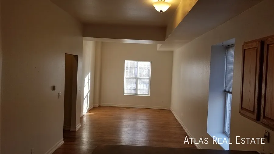 Beautiful Highland Turn of The Century Home! Hardwood Floors, Urban Garden, Huge Open Kitchen/Liv... — Photo 4
