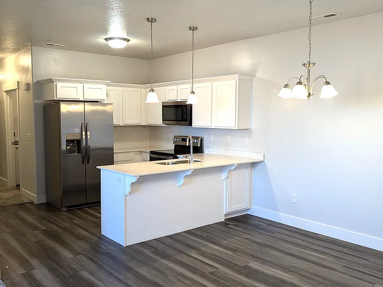 745 N 380 W #D101 — Photo 2