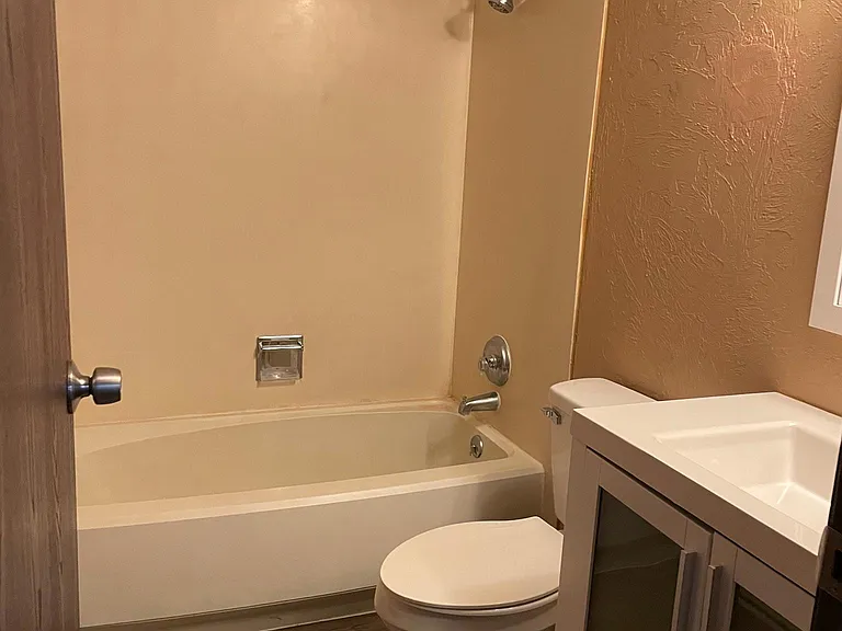 230 Shoshone Ave #5 — Photo 4