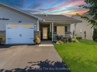 31 New York Ave, Wasaga Beach, ON L9Z 3A8