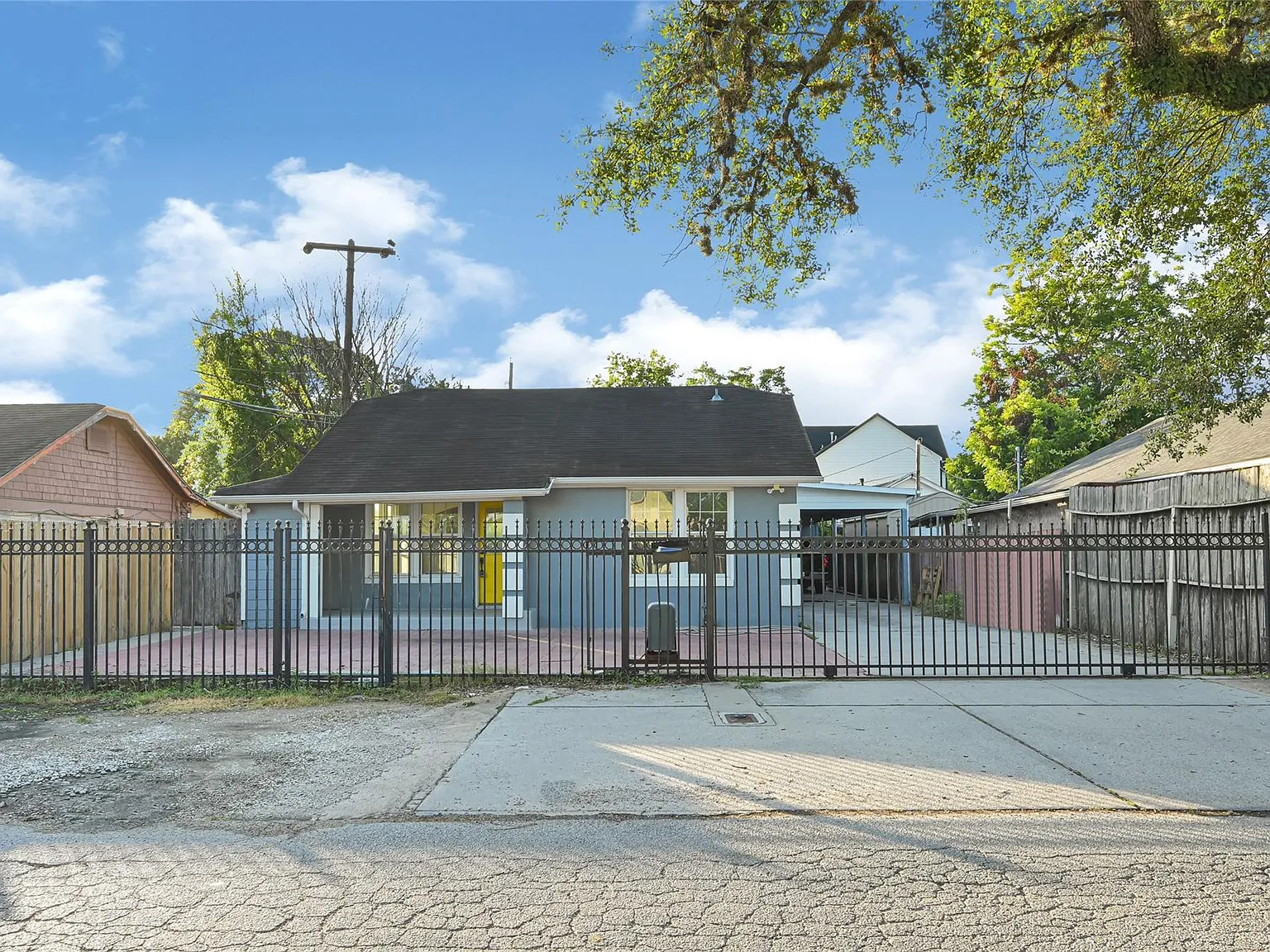 2 bed, 1.0 bath, 720 sqft, $1,400 — Photo 2