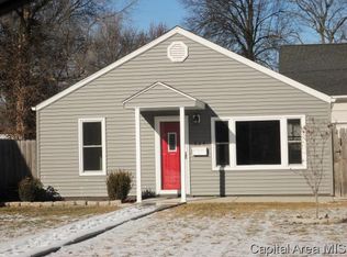 829 W Market St, Taylorville, IL 62568