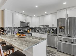 923 Springdale Cir, Palm Springs, FL 33461