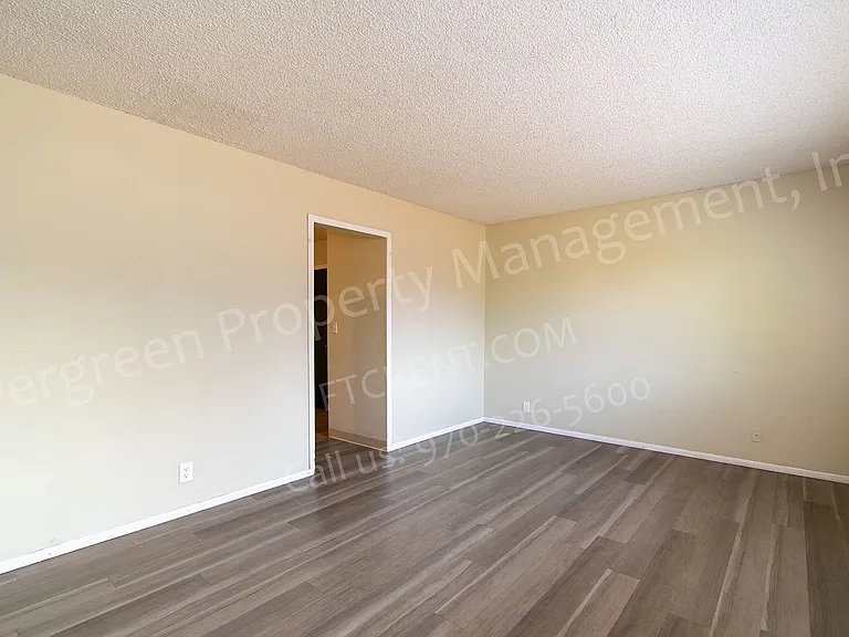 1912 W Plum St — Photo 31