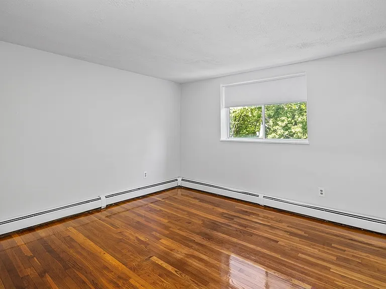 572 Cummins Hwy #16 — Photo 6