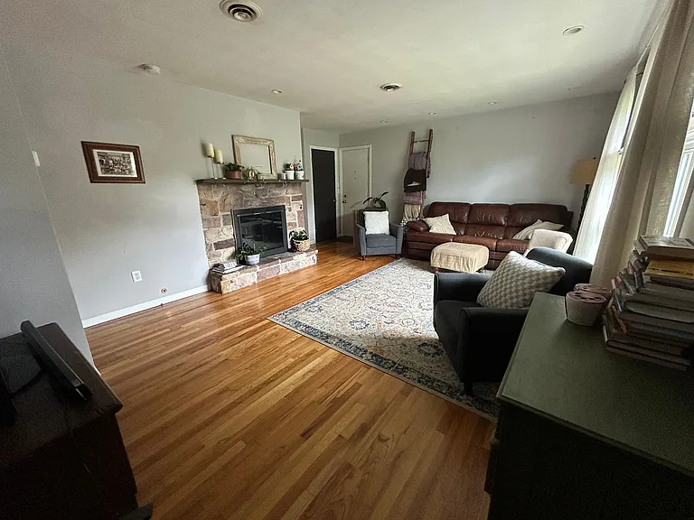 1449 Harris St — Photo 6