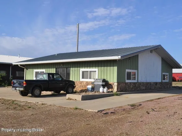 1003 5th Ave W, Lemmon, SD 57638