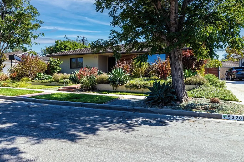 3 bed, 1938 sqft, $8,000 — Photo 3