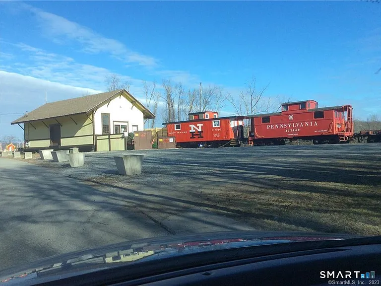 10 Phelps Ln — Photo 29