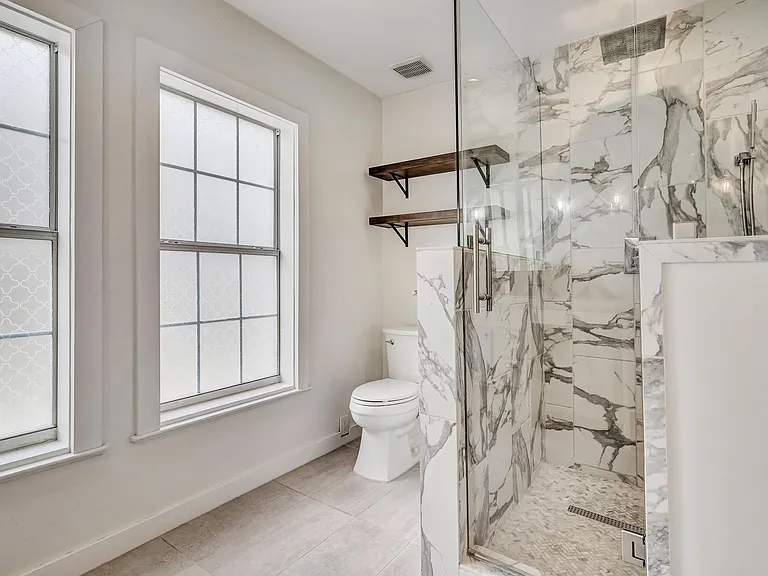 112 Cloverleaf Ave — Photo 11