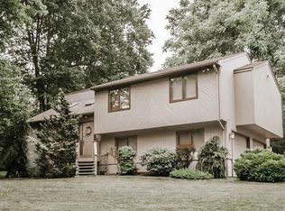 101 Hillcrest Dr, Cranston, RI 02921