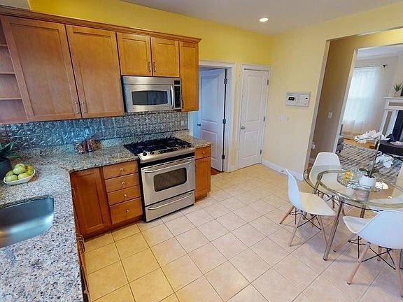 5th image of 60 Pierce Ave #1