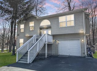 707 Edgewood Rd, Tobyhanna, PA 18466