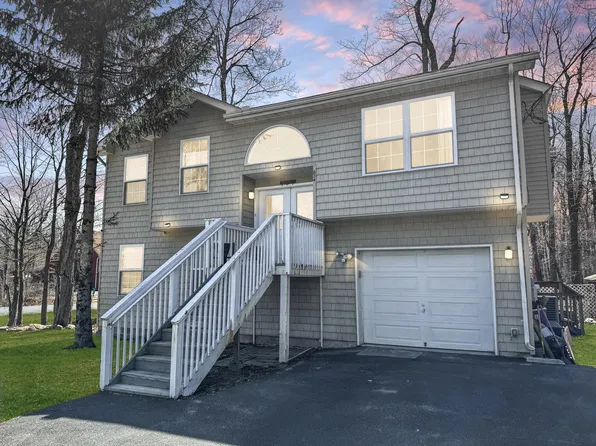 707 Edgewood Rd, Tobyhanna, PA 18466