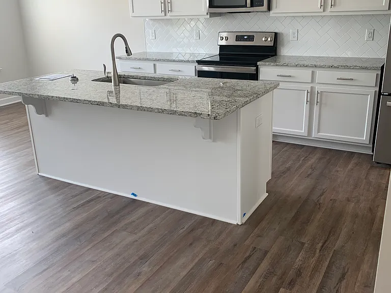375 Beverly Pl — Photo 3