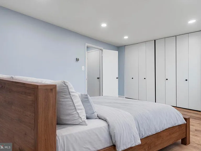 4520 King St #601 — Photo 10