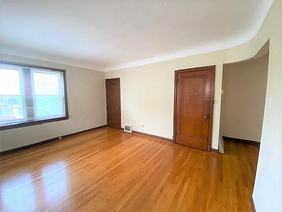 4th image of 4970 Oleatha Ave #A