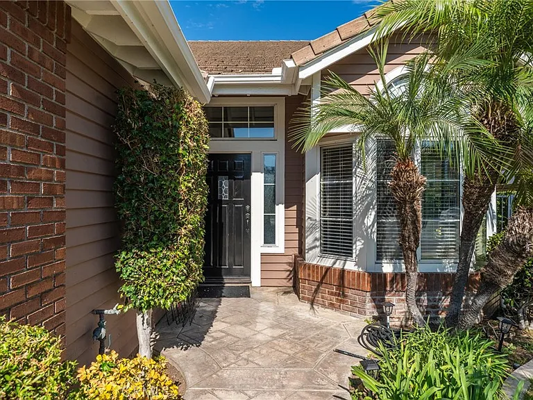 6430 Regents Ct — Photo 5