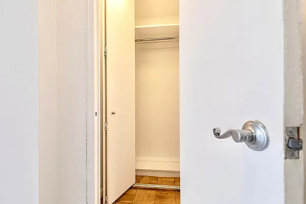 Rented by Manhattan Realty Group | media 4