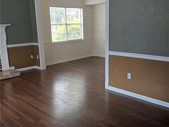 3rd image of 439 Youngs Mill Ln