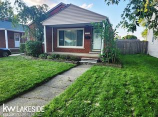 22705 Visnaw St, Saint Clair Shores, MI 48081