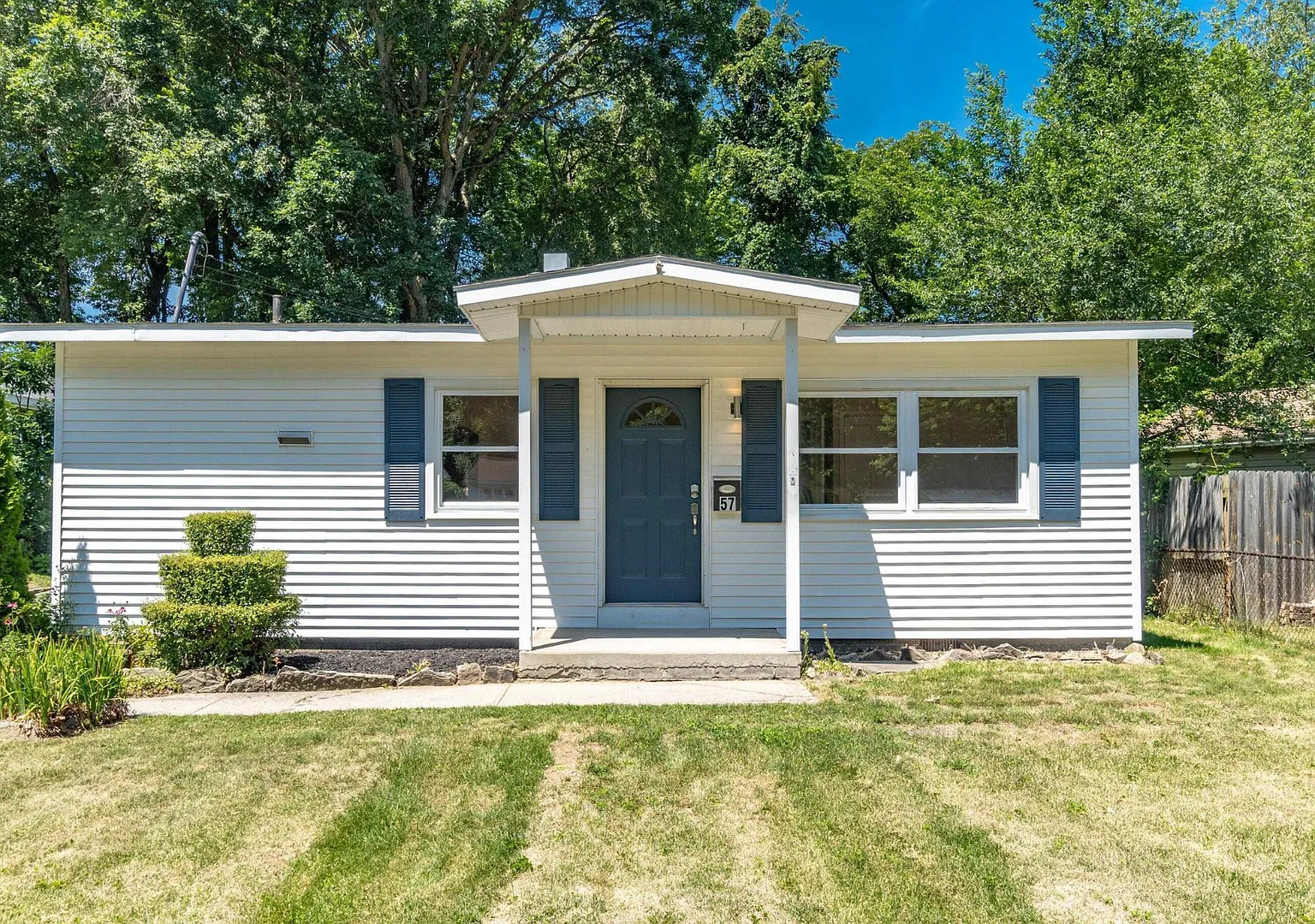 3 BR - 1 BA - North Colonie Schools — Photo 1