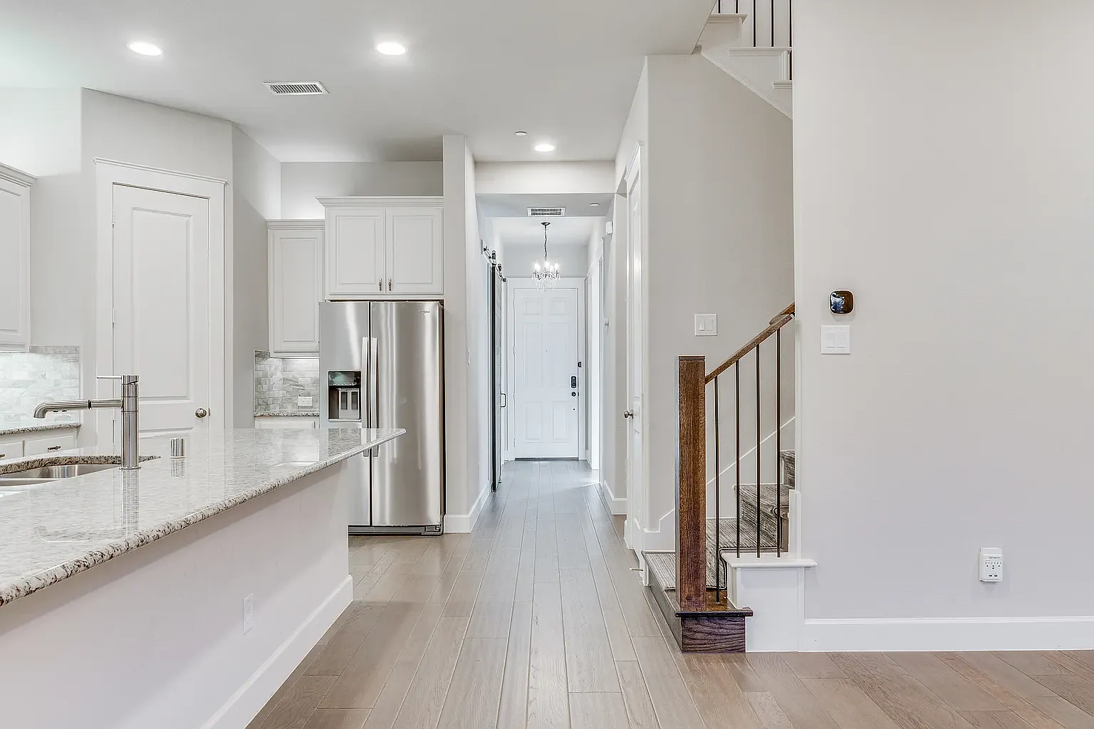 3 bed, 2.5 bath, 2208 sqft, $3,399 — Photo 3