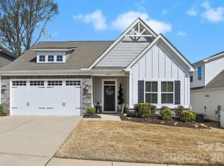 5042 Summer Surprise Ln, Charlotte, NC 28215