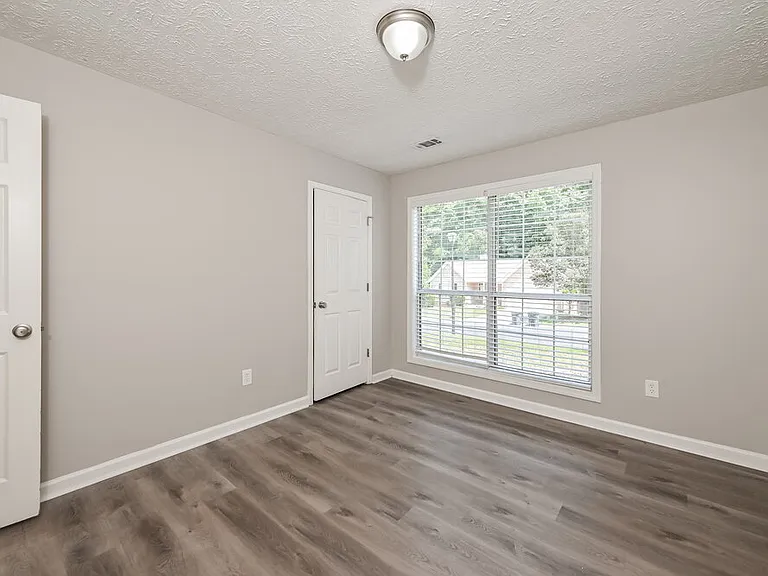 85 Paris Dr — Photo 12
