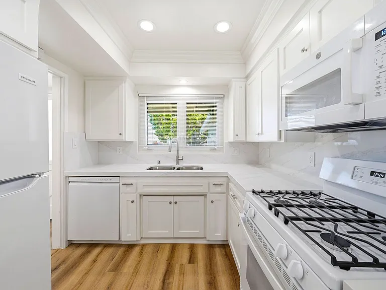 2187 Raleigh Ave — Photo 3