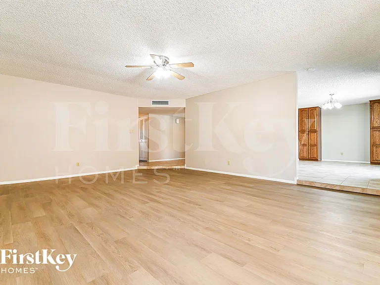 614 E Greenway Dr — Photo 4