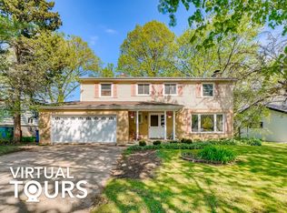 207 N Country Club Dr, Addison, IL 60101