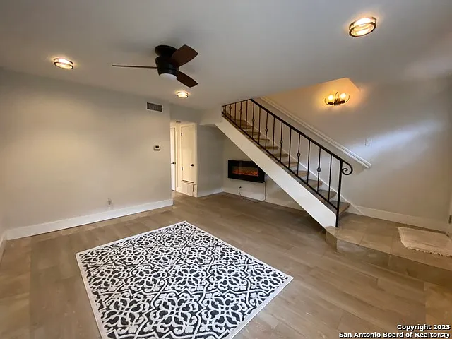 2811 Woodbury St #403 — Photo 2